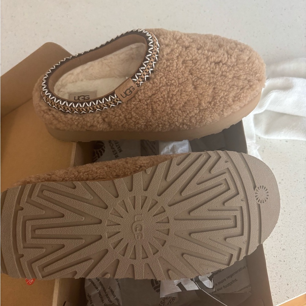 UGG Maxi Curly Tazz Slippers Tan size 6/38